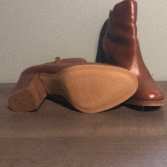 Aldo Zippered Ankle Boot - Picture 3 of 5